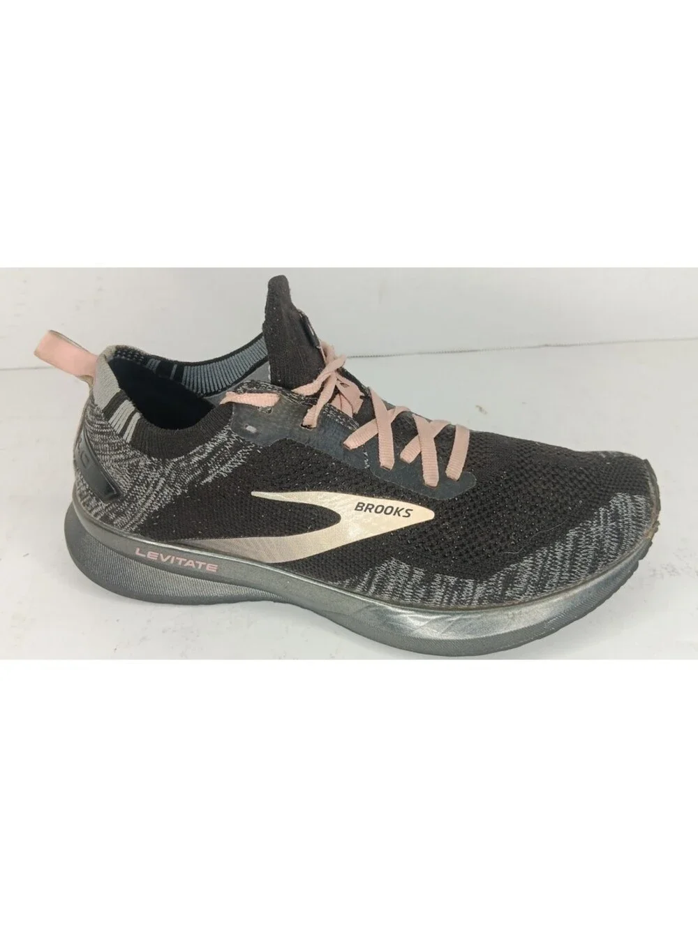 Brooks Levitate 4 Running Shoes Womens 8.5 Black Rose Gold DNA AMP 1203351B041